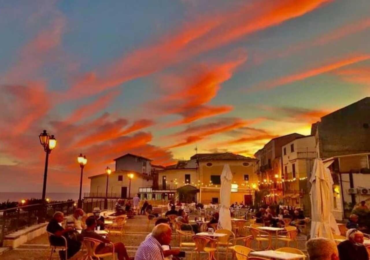 Uno Spettacolo Della Natura San Lucido Kültér fotó